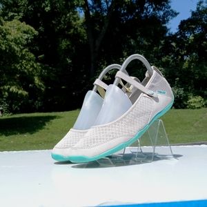 Teva niyama  flat  WOMEN'S  size 7.5